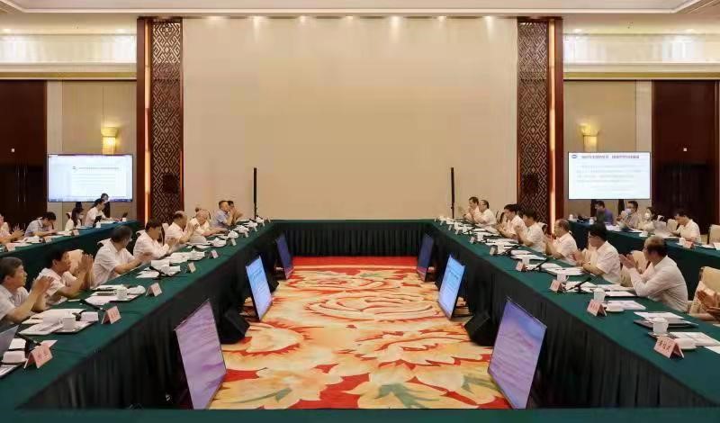 中国工程院与广西壮族自治区人民政府举行工作恳谈会并签署战略合作协议1.jpg