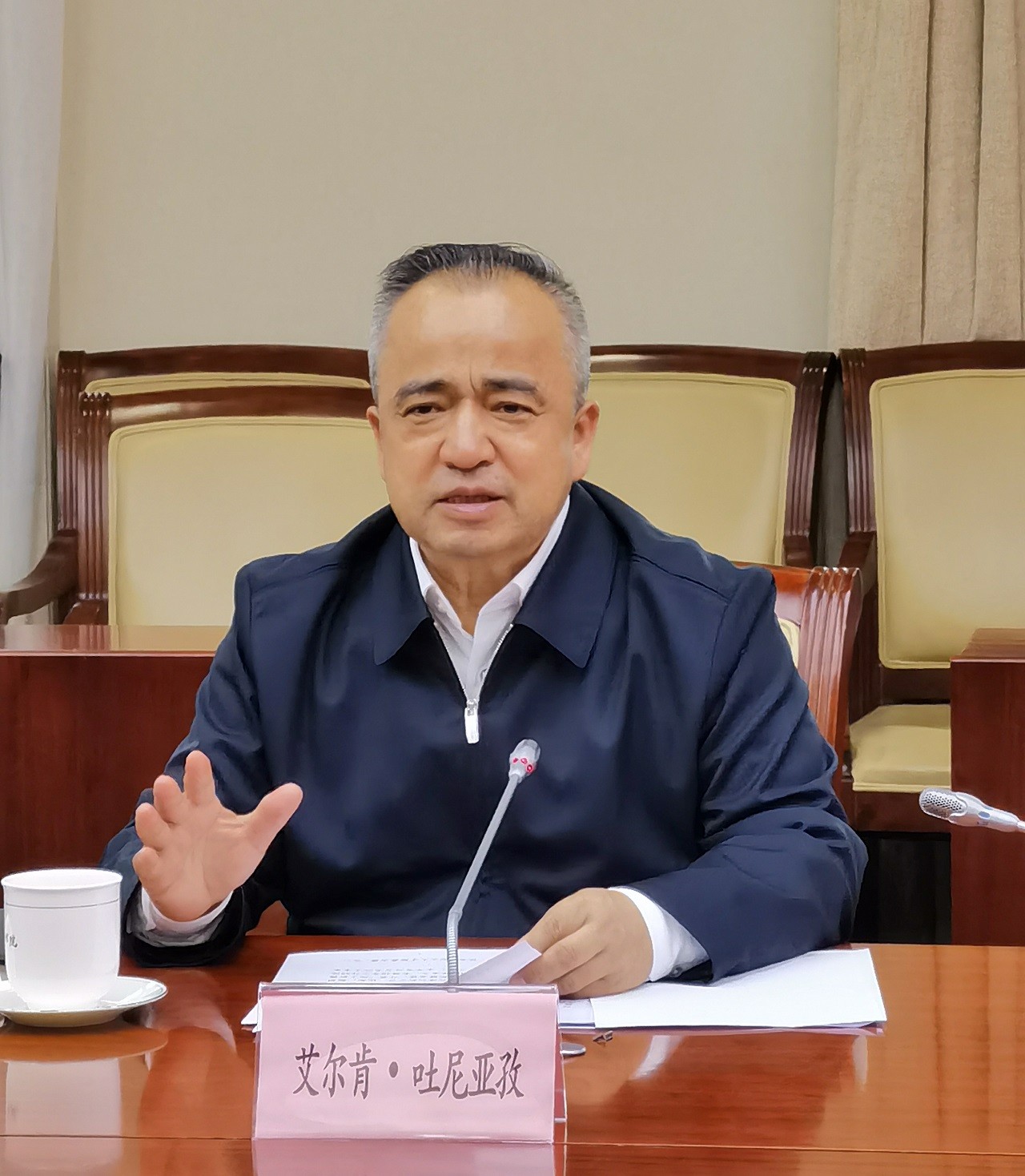 中国工程院与新疆维吾尔自治区政府举行工作会谈
