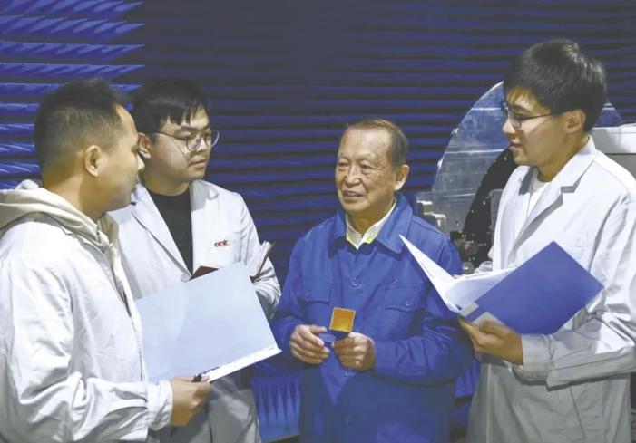 六十余载铸“战鹰之眼” 丹心相伴雷达一生
