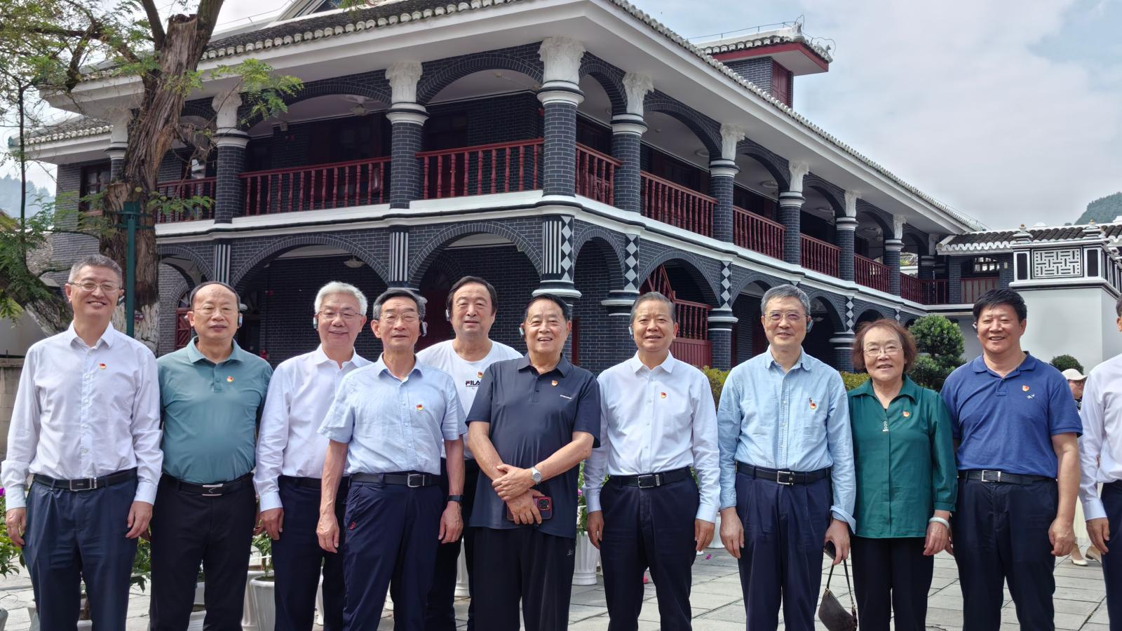 能源与矿业工程学部临时党支部赴遵义开展主题党日活动