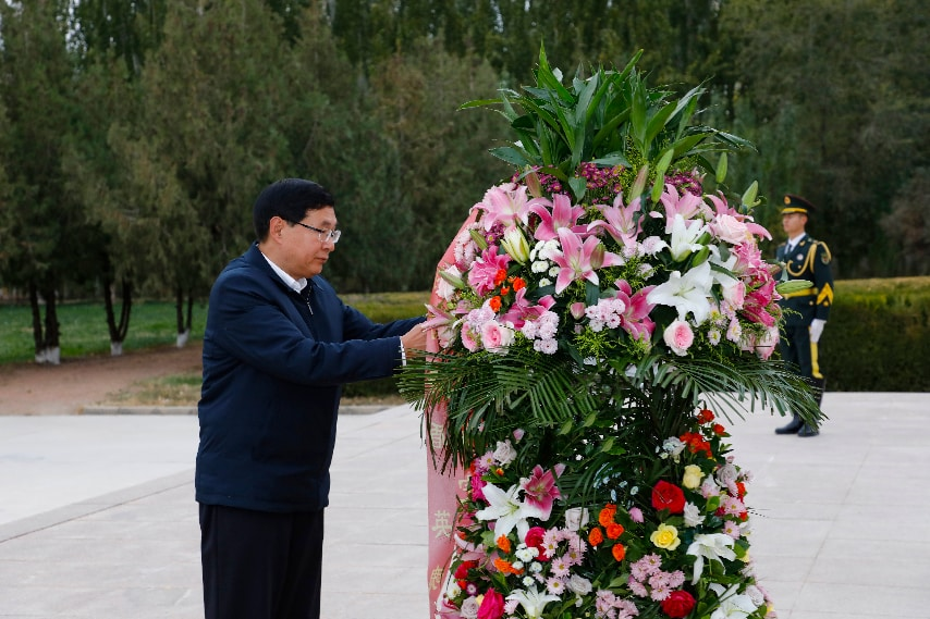 中国工程院组织院士赴马兰基地开展学习“两弹一星”精神活动 中国工程院组织院士赴马兰基地开展学习“两弹一星”精神活动