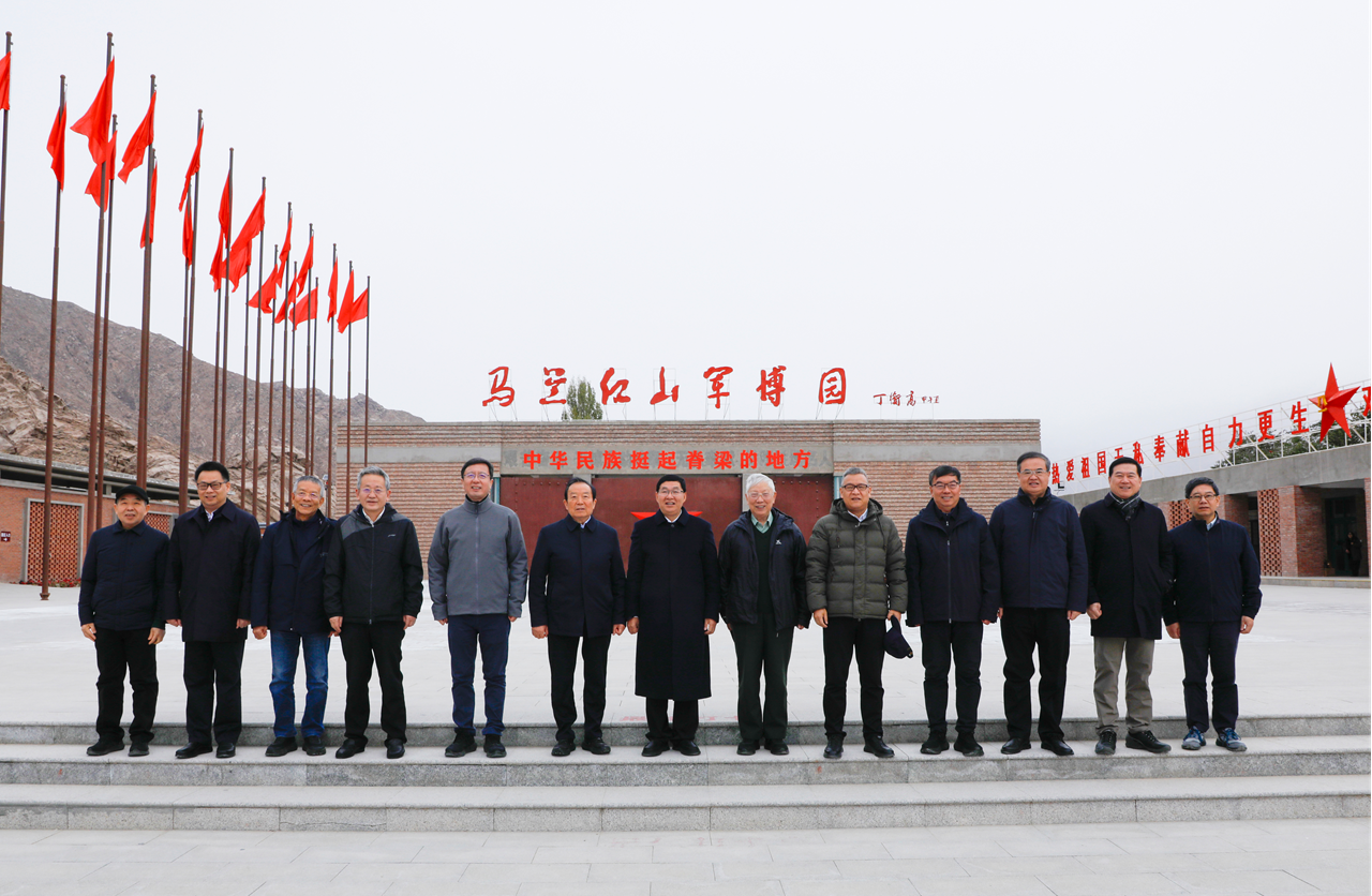 中国工程院组织院士赴马兰基地开展学习“两弹一星”精神活动 中国工程院组织院士赴马兰基地开展学习“两弹一星”精神活动